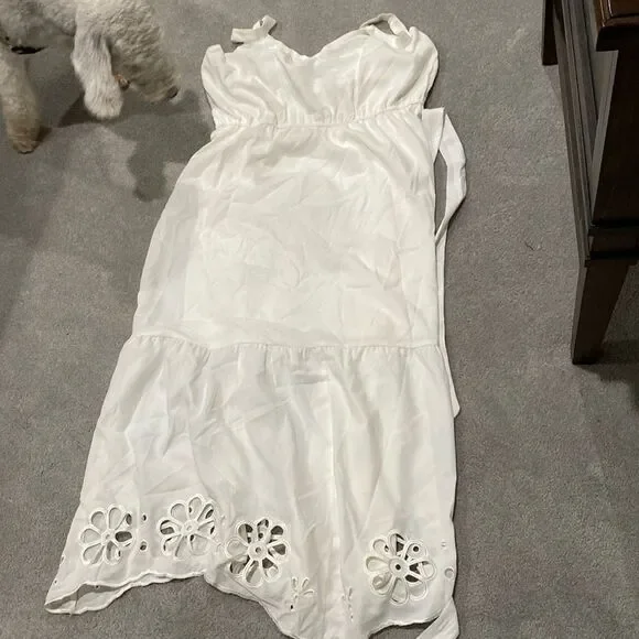 Simply Vera white long dress with cut out flowers at the bottom - Picture 1 of 5